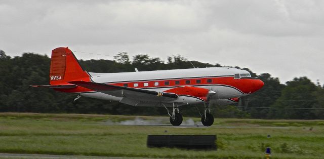 Douglas DC-3 (N115U)