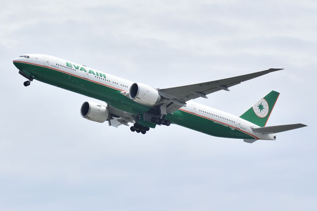 BOEING 777-300ER (B-16719)