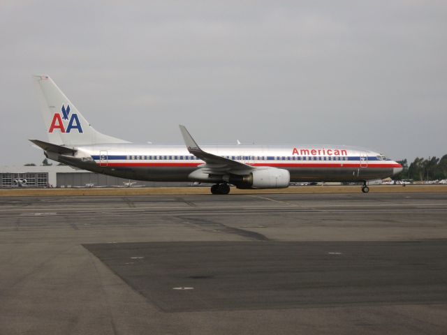 Boeing 737-800 (N924AN) - Taxiing to gate after landing