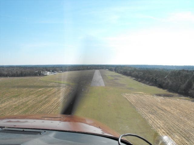 Cessna Skyhawk (N738ZC) - Landing RWY 14 in Quincy on a beautiful day for flying!