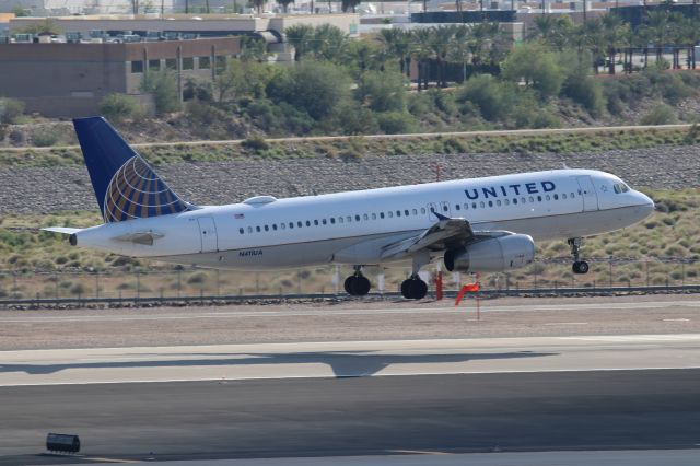 Airbus A320 (N421UA)