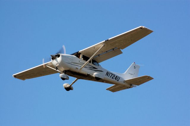 Cessna Skyhawk (N1724U)