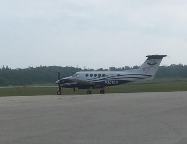 Beechcraft Super King Air 300 (N301CW)