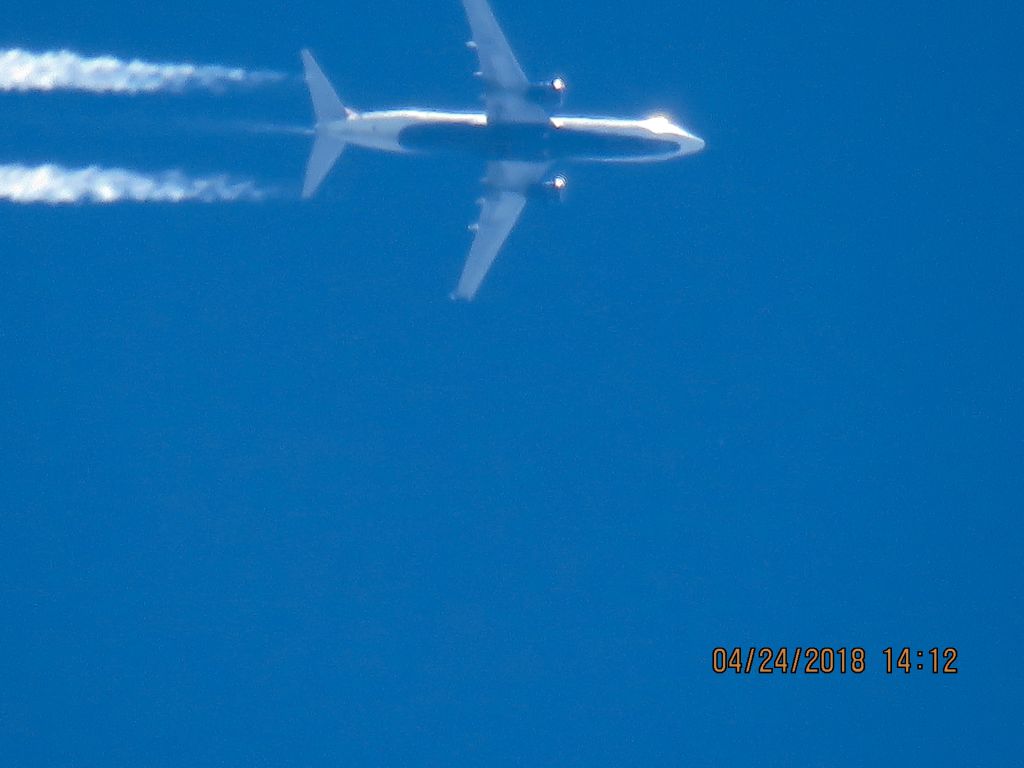 Boeing 737-800 (N3738B)
