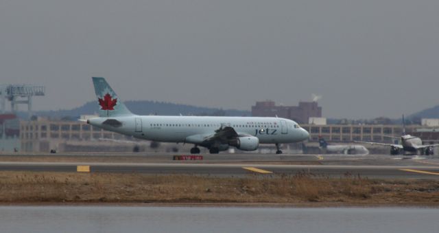 Airbus A320 (C-FPWE)