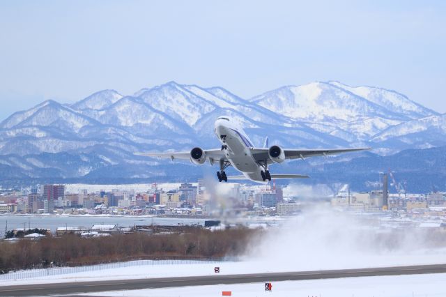 Boeing 777-200 (JA705A) - hakodateairport hokkaido japan br /16.JAN.2017