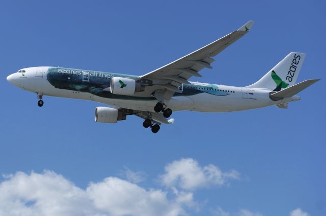 Airbus A330-200 (CS-TRY)