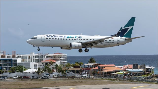 Boeing 737-800 (C-GJWS)