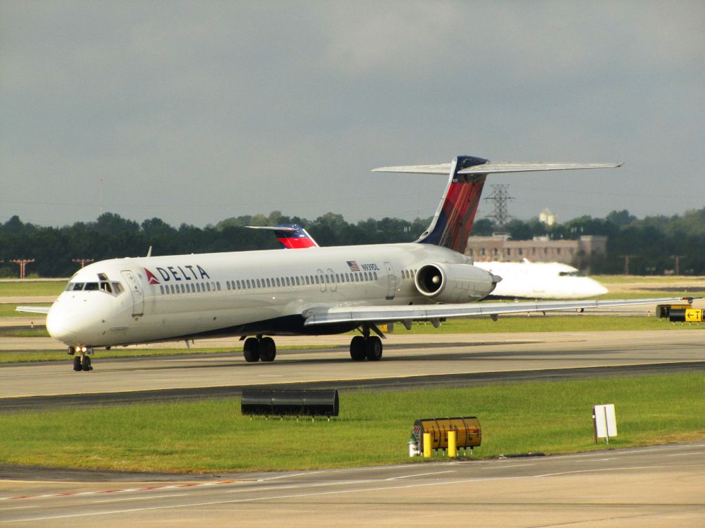 McDonnell Douglas MD-88 (N939DL)