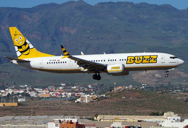 Boeing 737 MAX 8 (SP-RZB)