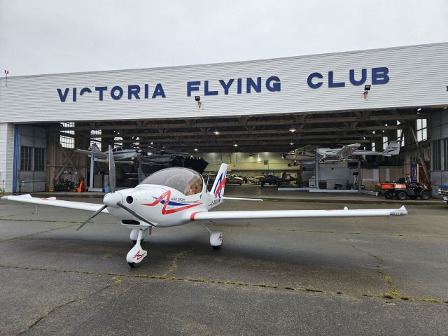 TL ULTRALIGHT Sting (C-GMUH) - Arrival at a new home.