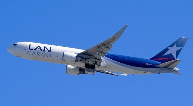 BOEING 767-300 (CC-CZZ)