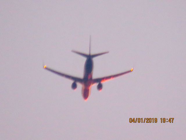 Boeing 737-800 (N831SY)