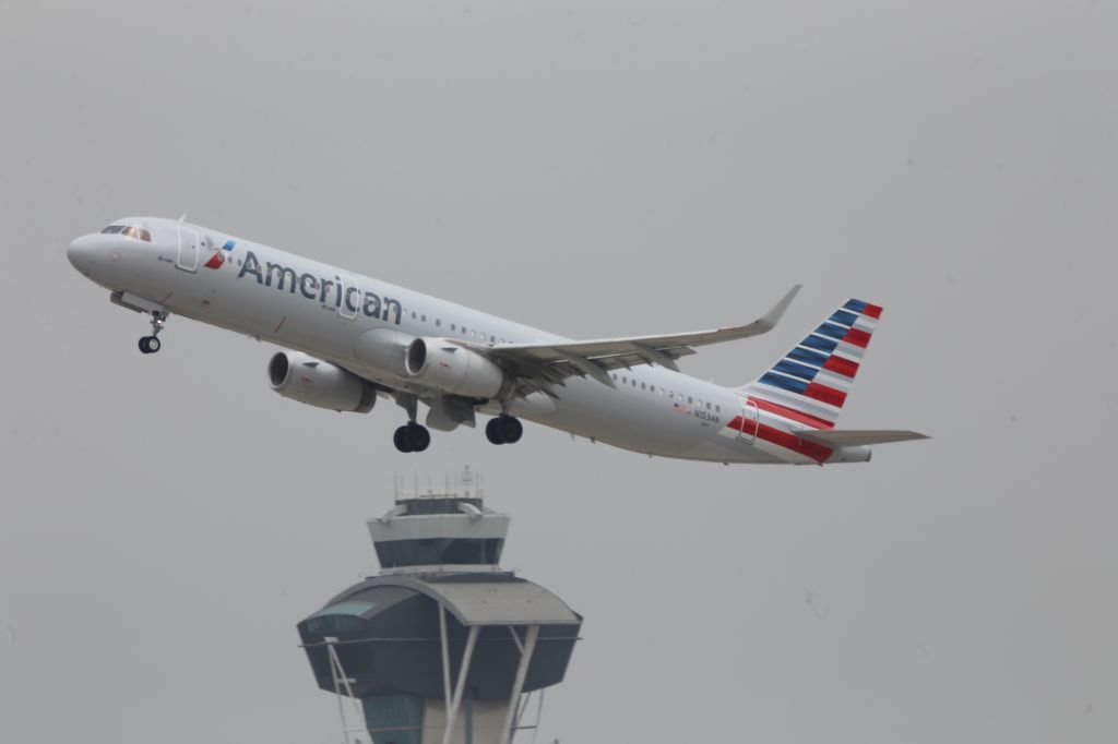 Airbus A321 (N153AN)