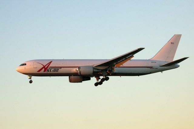 BOEING 767-200 (N363CM) - LAX