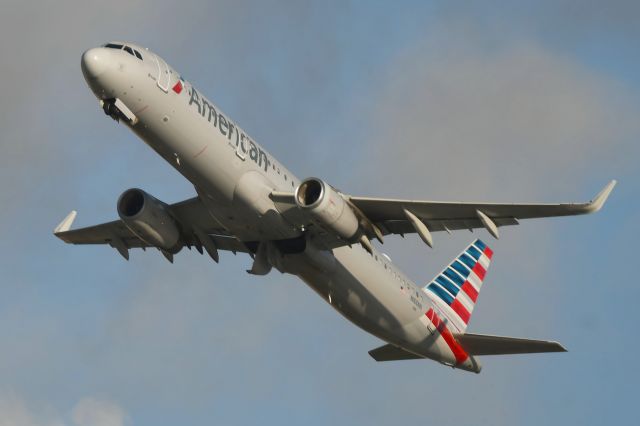 Airbus A321 (N166NN)