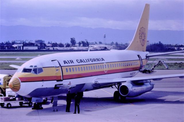 Boeing 737-200 (N462GB) - KSJC - Air California arrival from So California - showing the "air stairs" being deployed for passengers front/back to de-plane. 35mm slide scan Minolta SRT-102