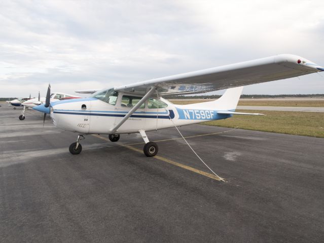 Cessna Skylane (N759GF)