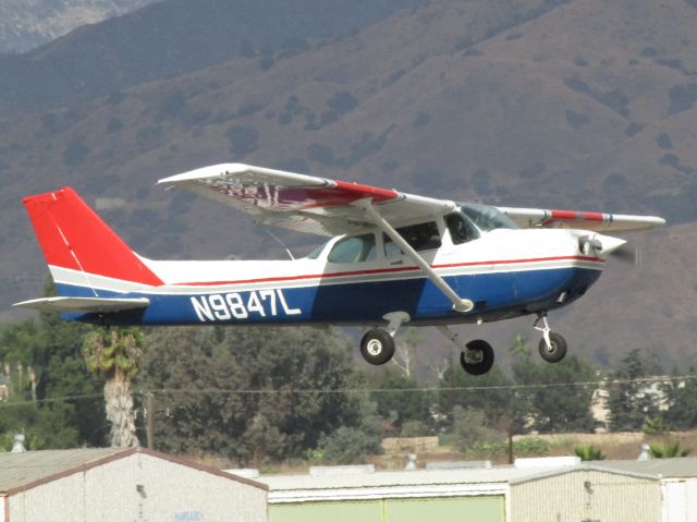 Cessna Skyhawk (N9847L) - Taking off RWY 8R