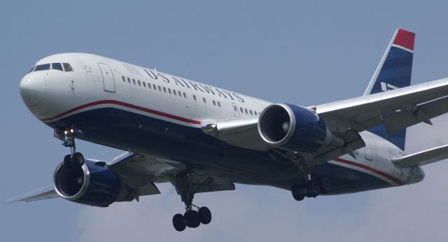 Airbus A330-300 (N253AY)