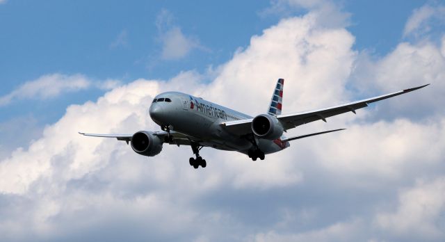 Boeing 787-8 (N809AA) - On final is this 2015 American Airlines Boeing 787-8 in the Summer of 2020.  