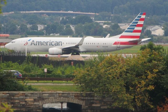 Boeing 737-700 (N909NN)