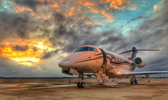 Bombardier Challenger 300 (N332AR)