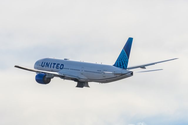 Boeing 777-200 (N771UA) - A United Airlines 777-200 taking off from PHX on 2/13/23, the busiest day in PHX history, during the Super Bowl rush. Taken with a Canon R7 and Canon EF 100-400 II L lens.