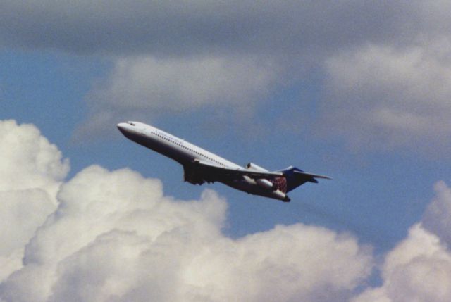BOEING 727-200 —