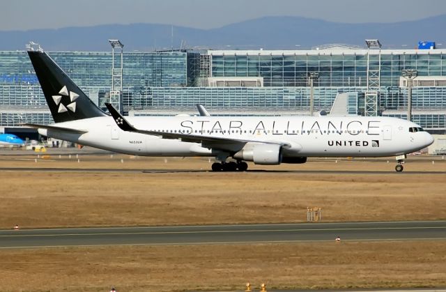 BOEING 767-300 (N653UA)