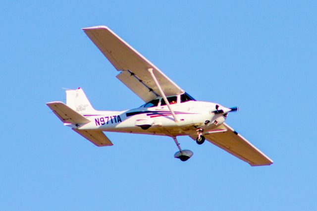 Cessna Skyhawk (N971TA)