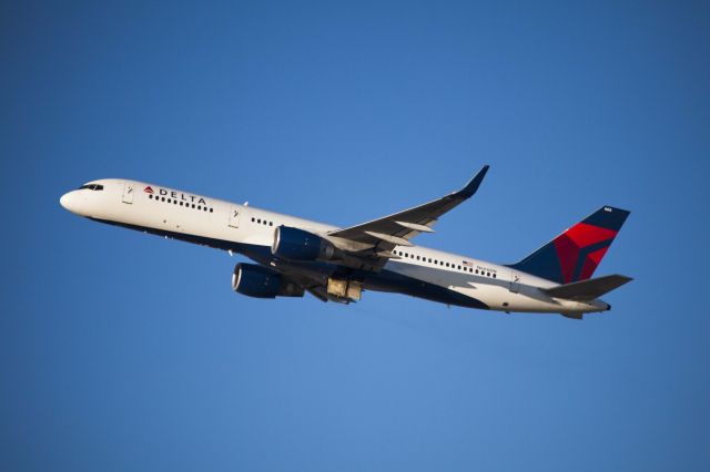 Boeing 757-200 (N666DN) - LAX