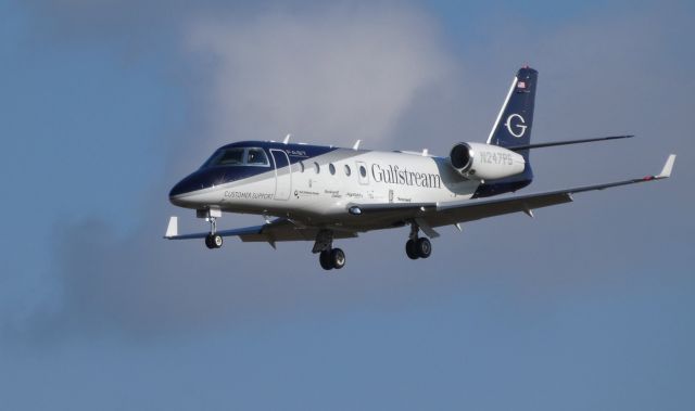 IAI Gulfstream G150 (N247PS) - On final is this 2006 Israeli Aircraft Industries "Customer Support" Gulfstream G150 in the WInter of 2020.