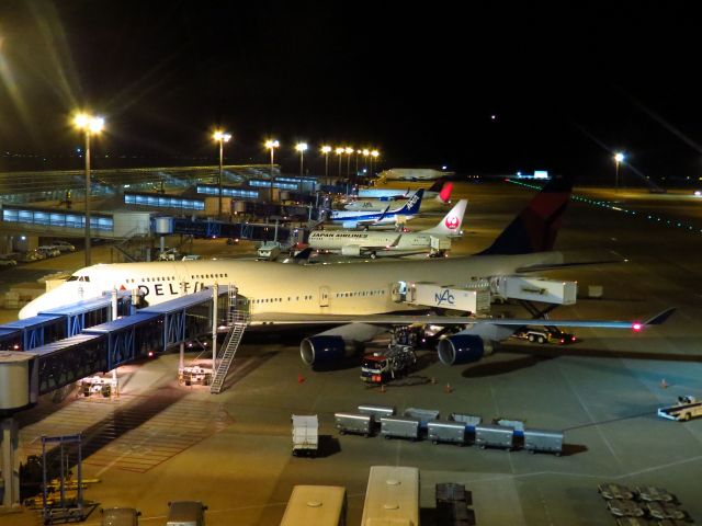 Boeing 747-400 (N674US)