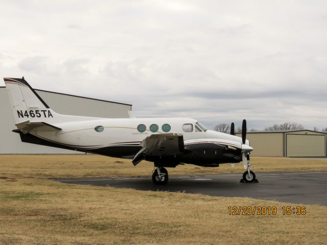 Beechcraft King Air 90 (N465TA)