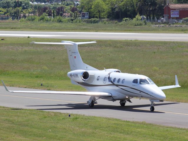 Embraer Phenom 300 (HB-VYM)