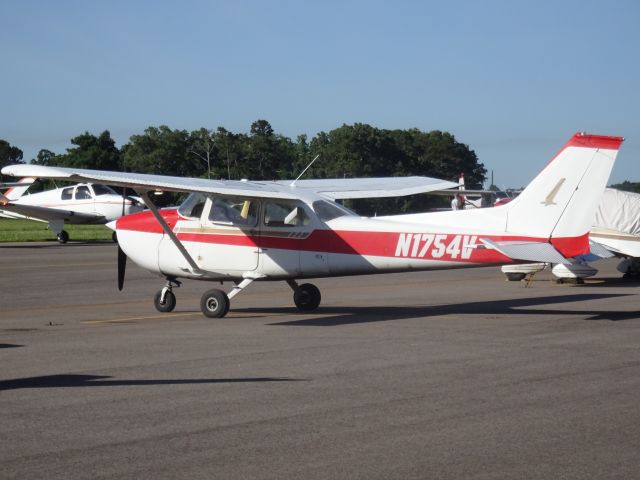 Cessna Skyhawk (N1754V)