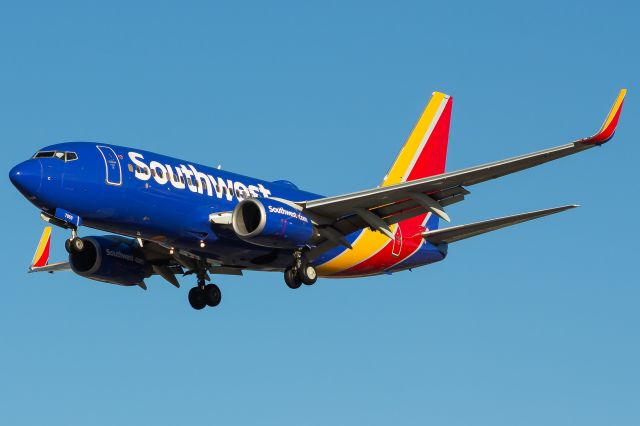 Boeing 737-700 (N7850B)