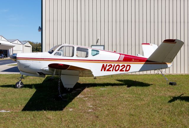 Piper Cherokee (N2102D)