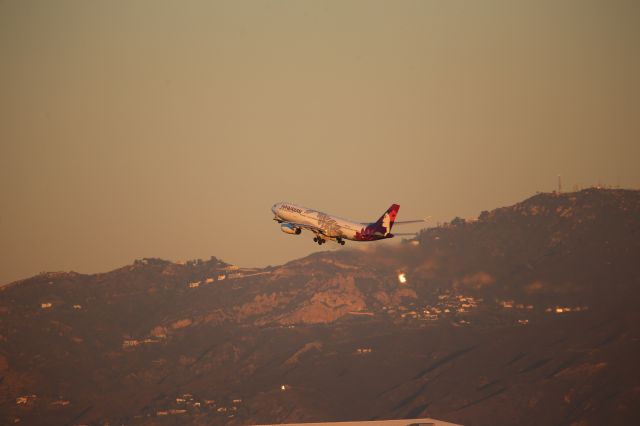 Airbus A330-200 (N382HA)