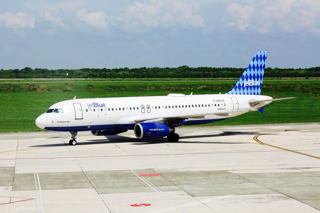 Airbus A320 (N519JB) - JETBLUE A320 READY TO TAXI TO RUNWAY 17 ON MDSD AIRPORT!