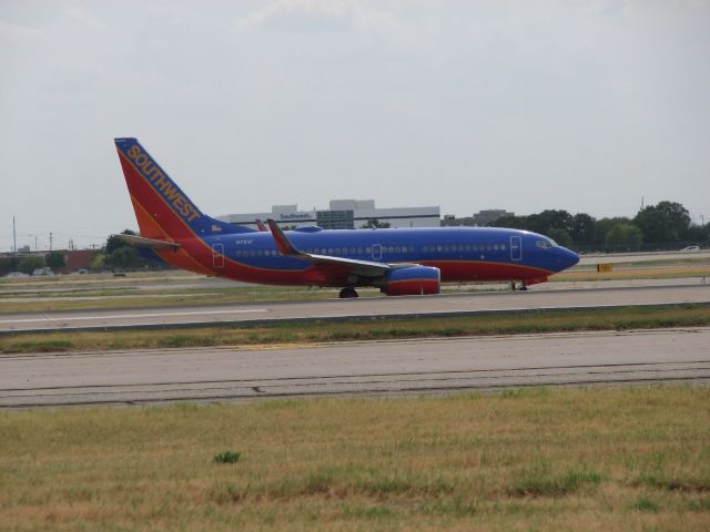 Boeing 737-700 (N7811F) - Southwest flight 6116 departing Dallas to Kansas City, MO