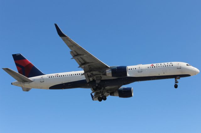 Boeing 757-200 (N547US)