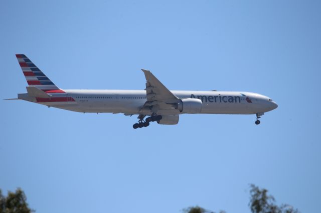 BOEING 777-300ER (N718AN)