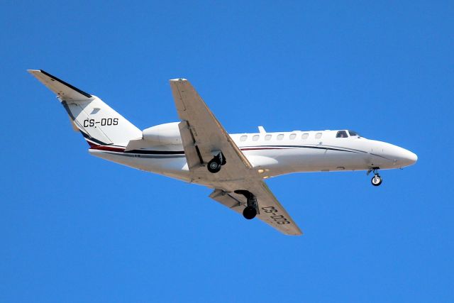 Cessna Citation CJ3 (CS-DOS) - Valair Private Jets Citation CJ3 on short finals for rwy 07 on 25-Mar-22 arriving from LPCS as VVV361.