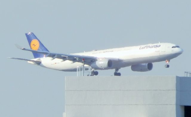 Airbus A330-300 (D-AIKB)