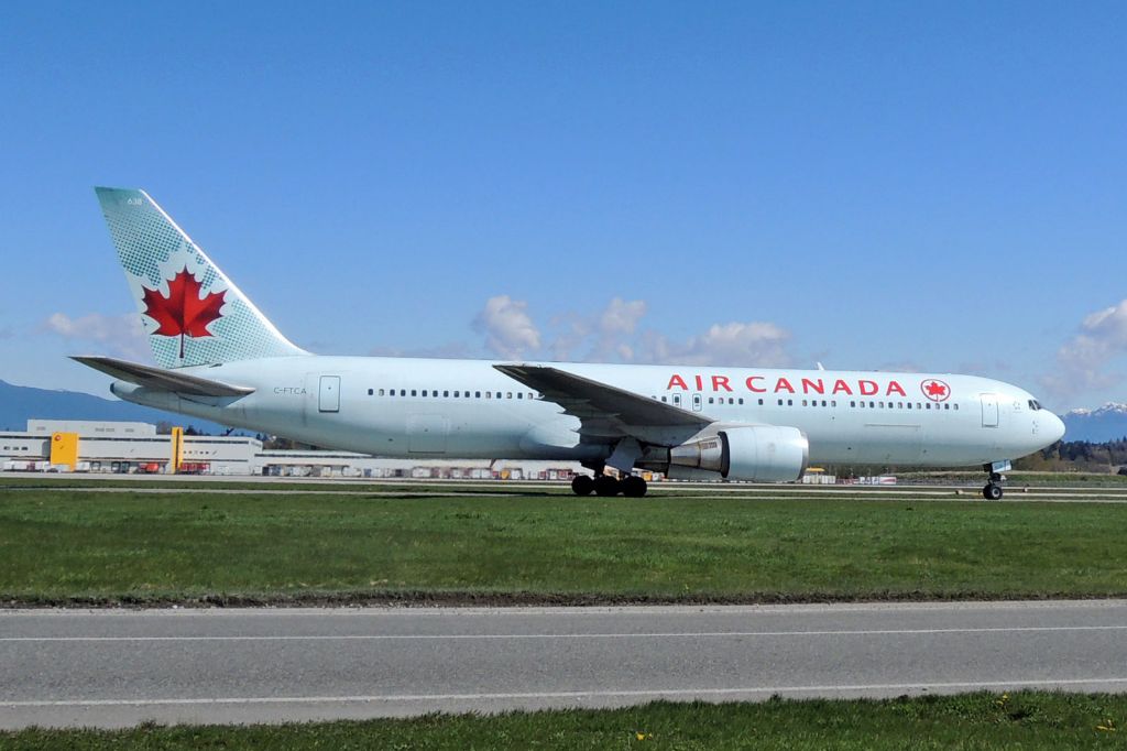 BOEING 767-300 (C-FTCA)