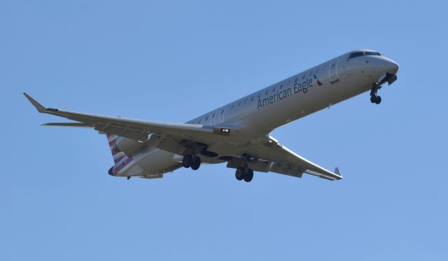 Canadair Regional Jet CRJ-900 (N946LR)