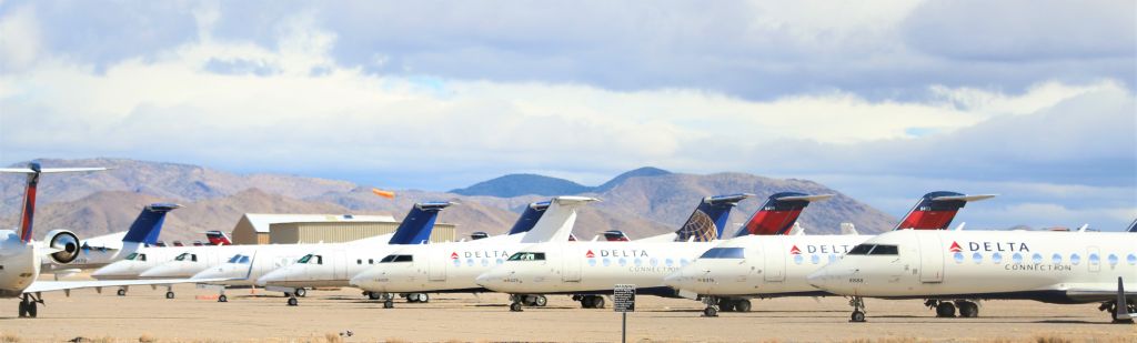 Canadair Regional Jet CRJ-200 (N8888D)