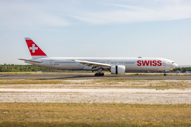 Boeing 777-200 (HB-JND)